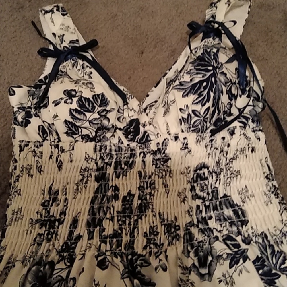 Dress - Picture 3 of 3